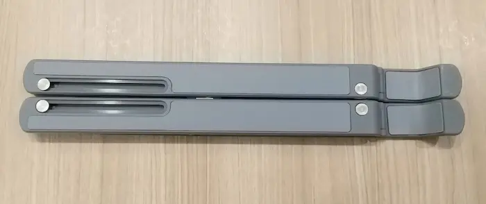 ダイソーノートパソコン&タブレットスタンドを折りたたんだ状態
