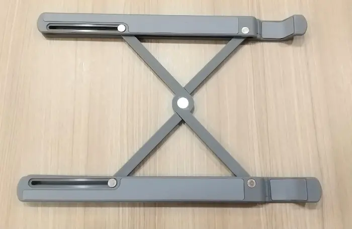 ダイソーノートパソコン&タブレットスタンドを広げた状態