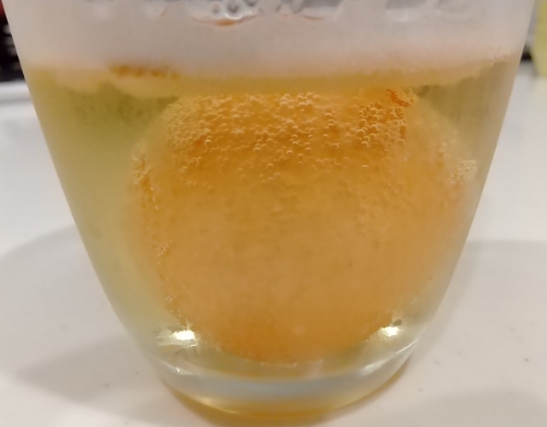 酢に入れた卵