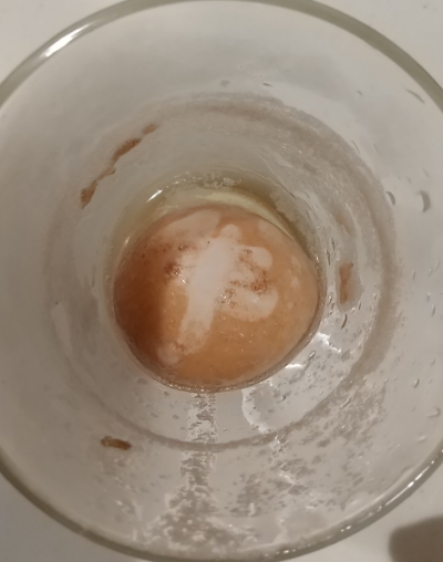 酢に入れた卵