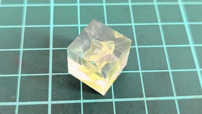 1センチ角程度のレジン