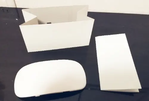 ダイソーLED UVライト内容物