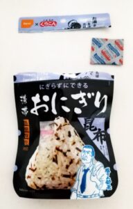 『尾西アルファ米おにぎり』の作り方