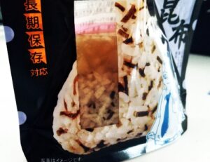 『尾西アルファ米おにぎり』の作り方