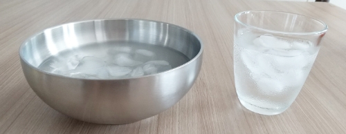 冷麺器とコップ