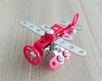 ダイソーのメタリック3Dパズルレスキュー 飛行機完成