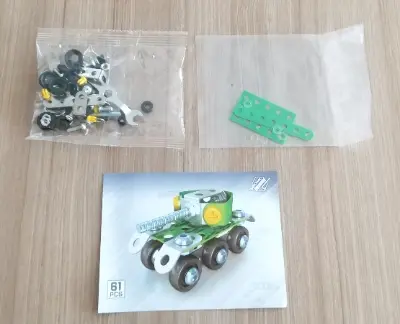 ダイソーのメタリック3Dパズル　ミリタリー 戦車部品