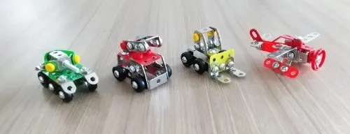 ダイソーのメタリック3Dパズル　4種類完成