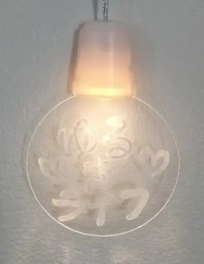 100均アクリルライトの表側から文字を書いた写真