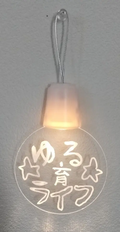100均アクリルライトの裏側から文字を書いた写真