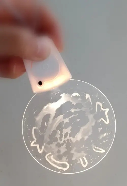 アクリルライト文字を消すときは水拭きでOK