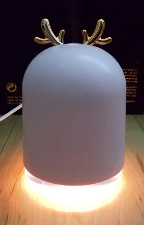 ダイソー加湿器トナカイ型 光った状態