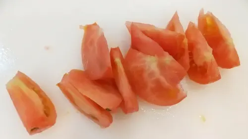 セリア子ども包丁で切ったトマト