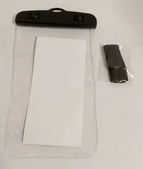ダイソーの「スマートフォン防水ケース」