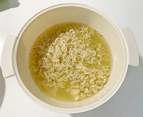 スリコの「ビストロヌードル」で作ったラーメンの完成写真