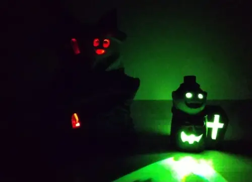 ダイソー光る「ハロウィンLED置物」を光らせた