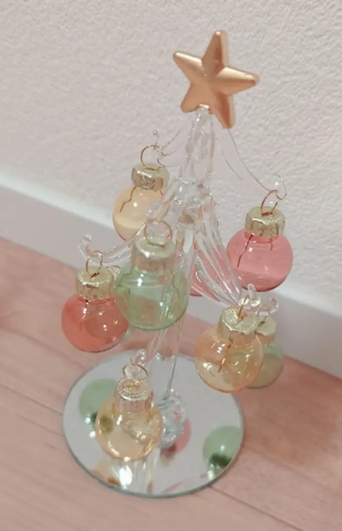ダイソーのクリスマスグッズ「置物」ガラス製のクリスマスツリー