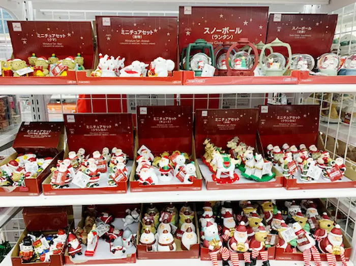 ダイソーのクリスマスグッズ「スノードーム」