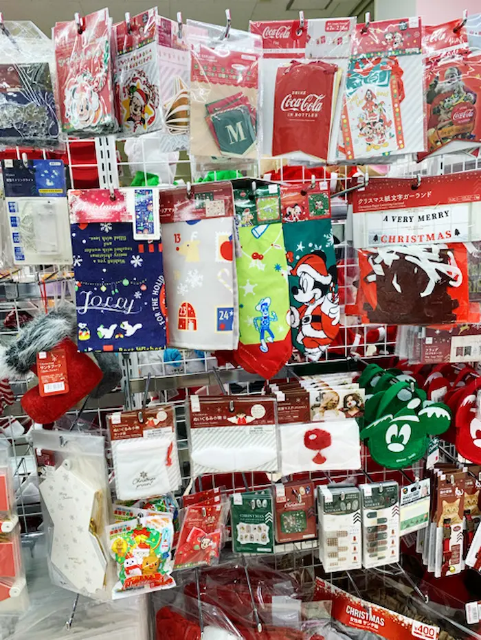 ダイソーのクリスマスグッズ「タペストリー」