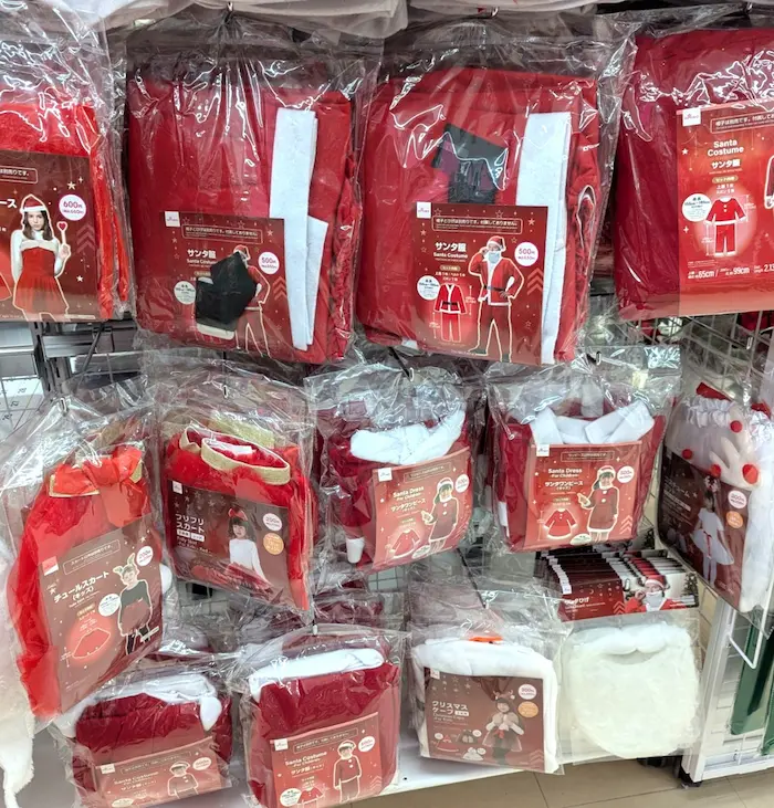 ダイソーのクリスマスグッズ「サンタ服」