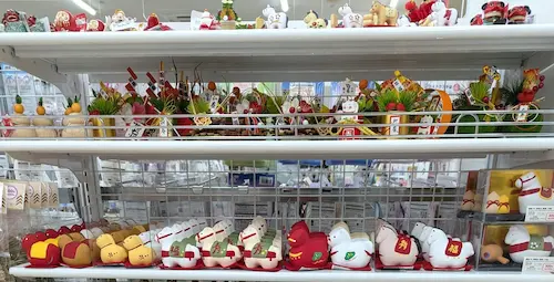 ダイソーのお正月グッズ 干支や鏡餅や獅子舞の置物