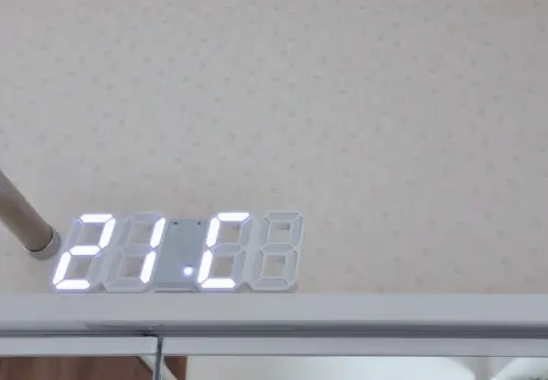 THREEPPY(スリーピー)のデジタル時計「Big Digital Clock」温度表示