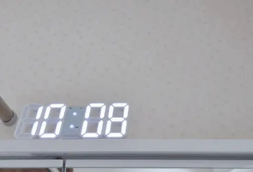 THREEPPY(スリーピー)のデジタル時計「Big Digital Clock」時刻表示