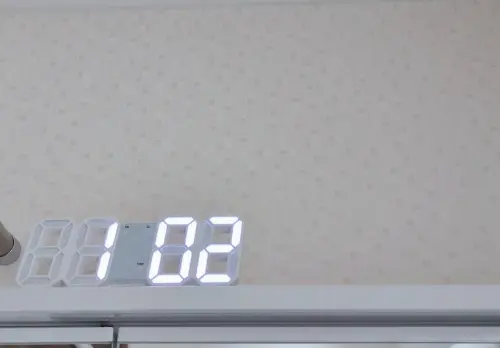 THREEPPY(スリーピー)のデジタル時計「Big Digital Clock」日付表示