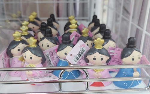 ダイソー　お内裏様とお雛様 一体づつ