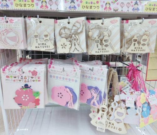ダイソー　ひな祭りの壁飾り
