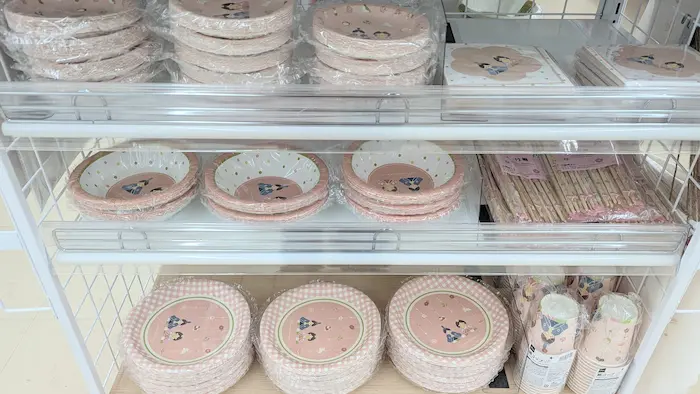 ダイソー ひな祭りの柄の紙皿・紙コップ