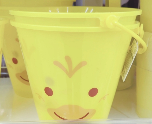 ヒヨコ?のバケツ