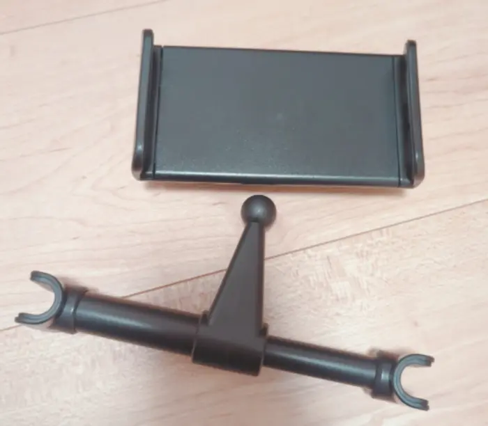 ダイソーの「バックシートホルダー」取り付け方