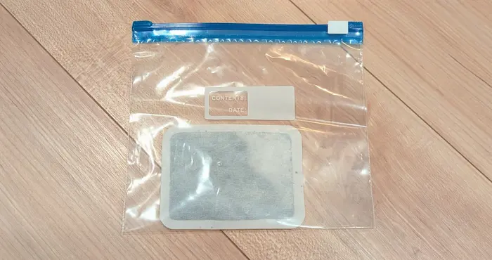 使い捨てカイロをジッパー付きの袋に入れると一時的に発熱が止まる