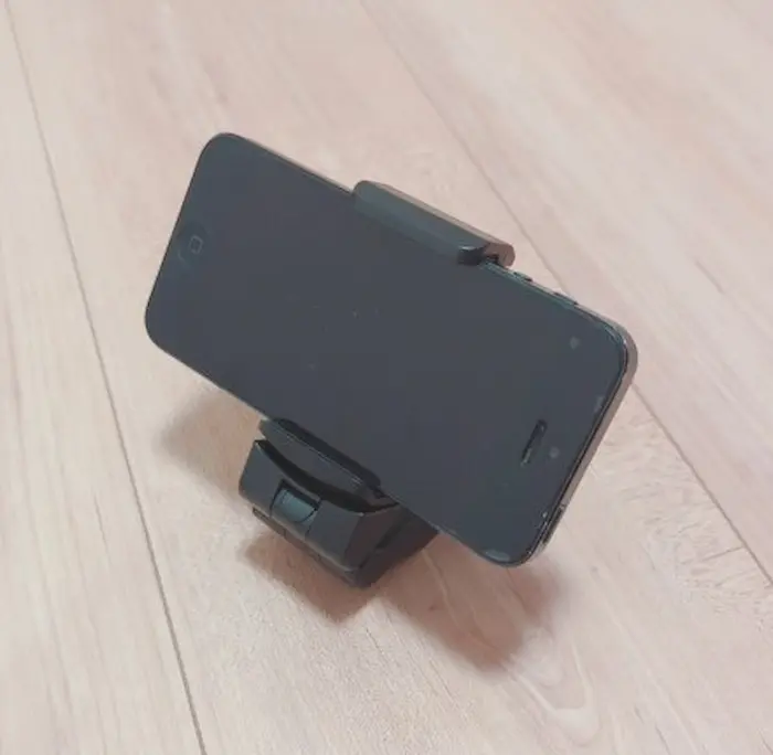 ダイソーの3WAY「多機能スマホホルダー」 卓上スタンド