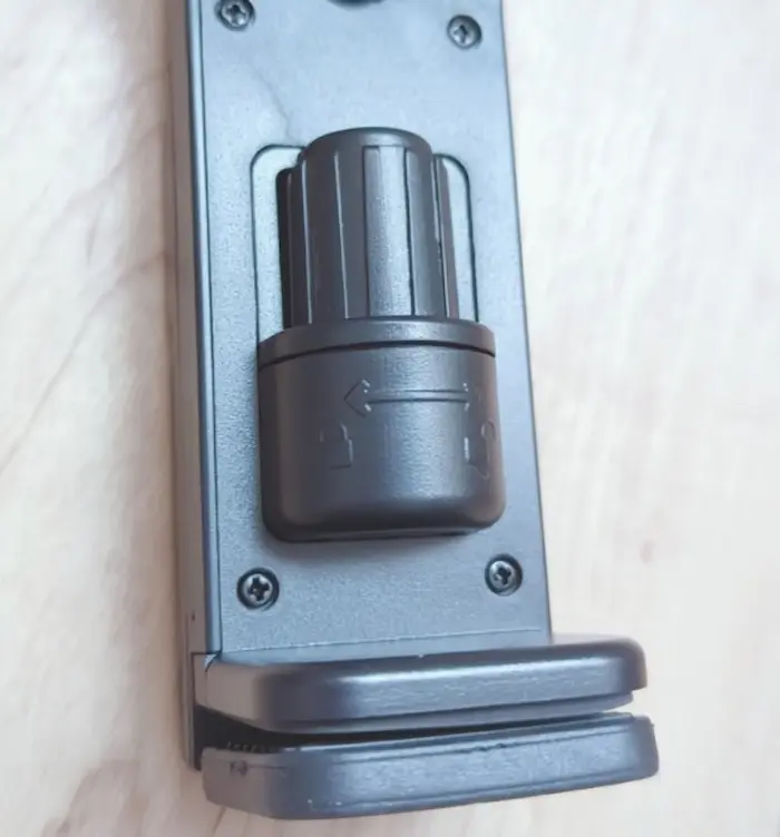 ダイソーの3WAY「多機能スマホホルダー」 クリップ式