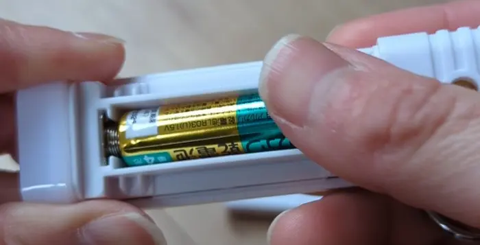 ダイソーの「1台3役の防犯ブザー」　電池