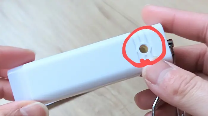 ダイソーの「1台3役の防犯ブザー」スピーカー