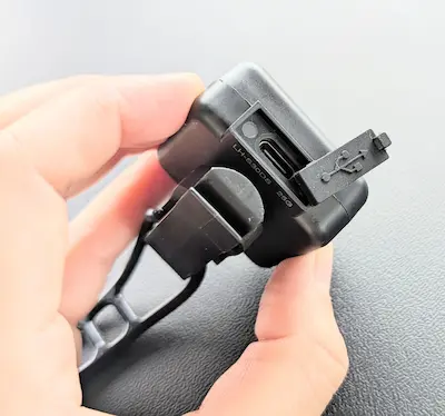 ダイソーCOBライト充電差込口