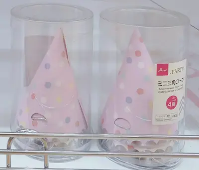 ダイソー誕生日の飾りつけグッズ　三角コーン