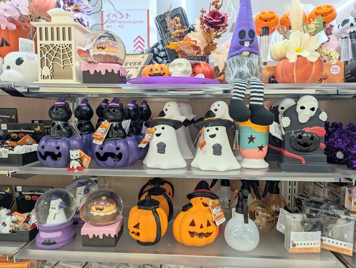 ダイソーハロウィン　置物・ランタン写真