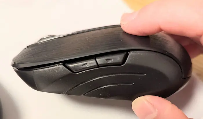 ダイソーで購入したワイヤレスマウス「5ボタンマウス【静音タイプ】550円(税込)」のサイドボタン
