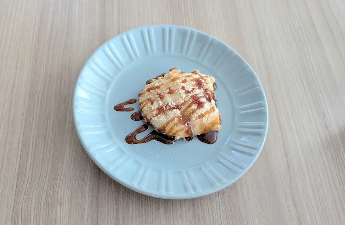 黒蜜をかけたきな粉もちは上品な甘さがクセになります。