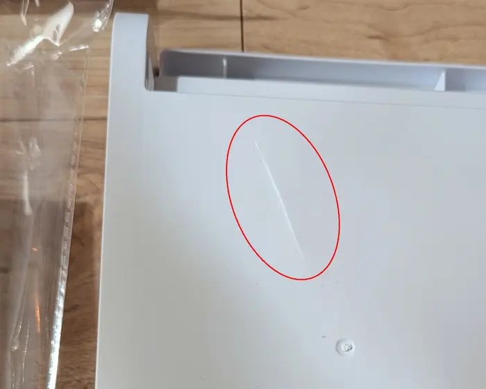 帰宅後に気づいたヒビ（アップ）