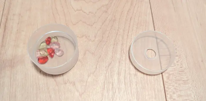 ビーズを入れる