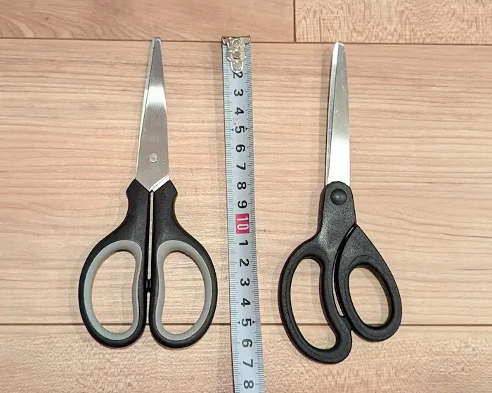 ダイソーとキャンドゥの左利き用はさみの全長