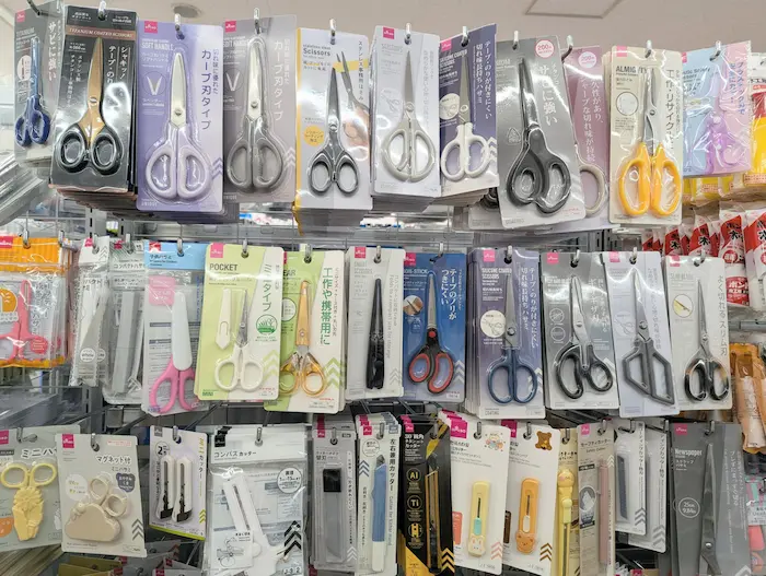 ダイソーのはさみ売り場