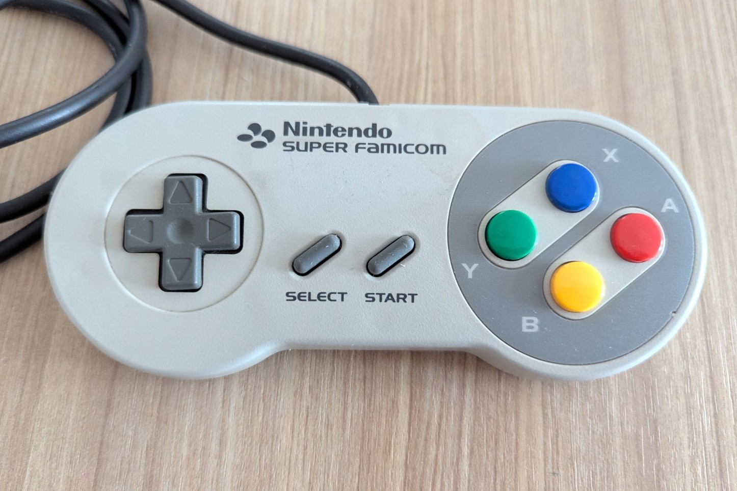 スーパーファミコンのコントローラー