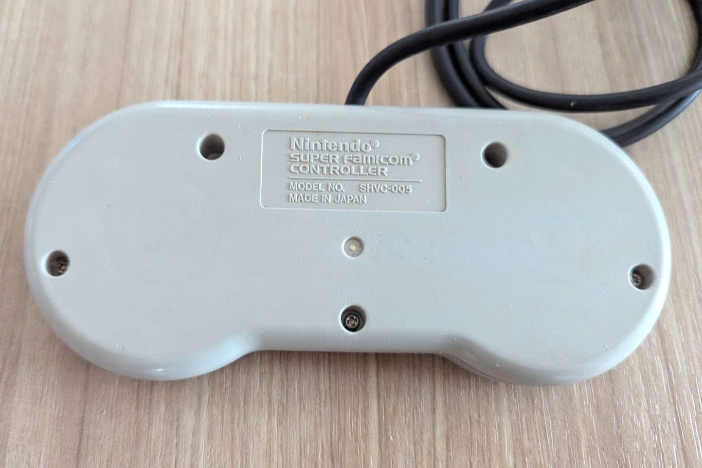 スーパーファミコンのコントローラーの裏面
