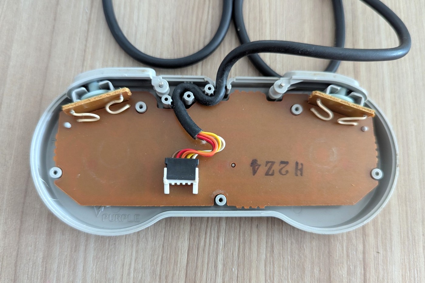 スーパーファミコンのコントローラーの基盤裏面